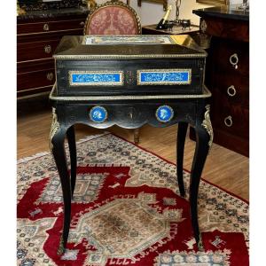 Worker - Jewelry Box