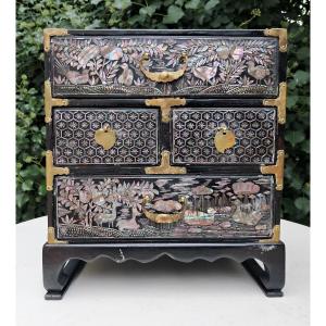 Korean Lacquered Wood Cabinet With Mother-of-pearl Inlays, Joseon Dynasty, 19th Century