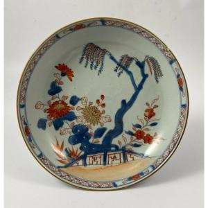 Imari Deep Plate Compagnie Des Indes 18th Century White Background With Gold Highlights