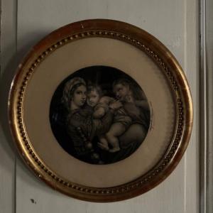 Engraving Representing The 19th Century Madonna In A Round Beaded Frame With Leaf