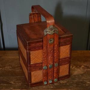 20th Century Chinese Lunch Basket In Bamboo And Rattan Engraved Wood