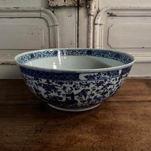 Large Chinese Blue Porcelain Cup With Dragon Decoration, 18th Century