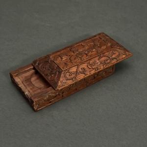 Hand-carved Wooden Companion Box With Foliage Decoration