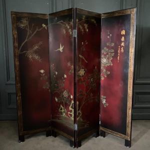 Early 20th Century Chinese Lacquer Screen With Four Panels And Naturalistic Decoration