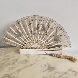 19th Century Fan With Hand-painted Romantic Decoration