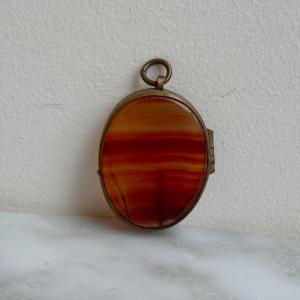 Oval Agate Pendant, Late 19th Century