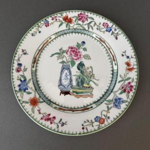 Early 20th Century Chinese Porcelain Plate With Floral Decoration 
