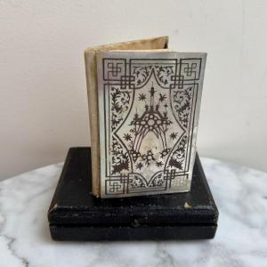Monogrammed Dance Card In Mother-of-pearl And Marquetry, In Its 19th-century Box