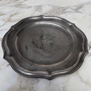 18th-century Pewter Dish Bearing A Star Surmounted By A Fleur-de-lis