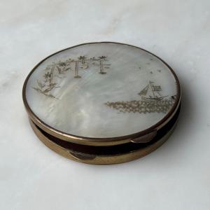 Indochinese Powder Compact In Mother-of-pearl, 1930, Finely Engraved