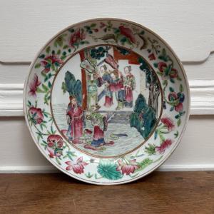 19th Century Canton Soup Plate Decorated With Figures
