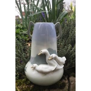 Small Frog Hunting Vase 