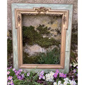 Faux Marble Decor Frame And Gold Stucco Garland