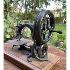 Miniature Sewing Machine 