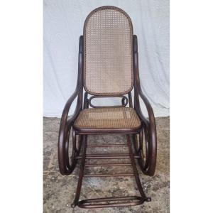 Fischel Rocking Chair With Footrest – Thonet Style