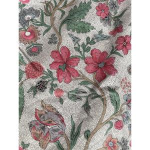 The Pair Of Floral Curtains Is In Mint Condition. 