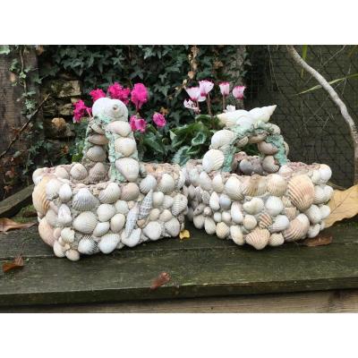La Paire De Paniers Jardinières En Ciment à Décor De Coquillages