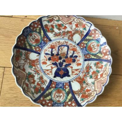 Small Imari Dish With Polylobed Contour, XIXth