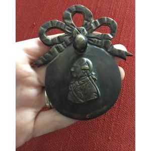 Furnishing Bronze, Louis XVI Effigy Pull Handle