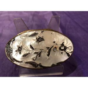 Oval Box In Mother Of Pearl, Pomponne And Silver XVIIIth Century