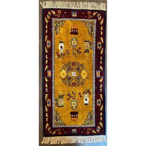 Tibet Carpet With Chinese Flowered Vases Wool 210 X 93 Cm Circa 1990 