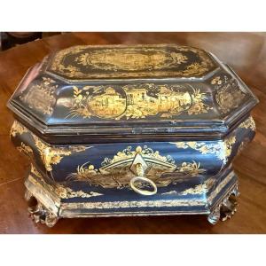 China Canton Tea Box In Gold Lacquered Wood, 19th Century