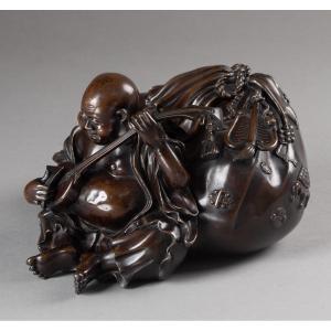 Charming Patinated Bronze Piece – Laughing Musician Figure With Lucky Bag – Asian Work
