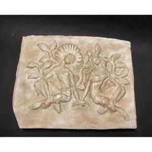 “ Couple In A Garden”. Bas Relief In Patinated Plaster Mid-20th Century.
