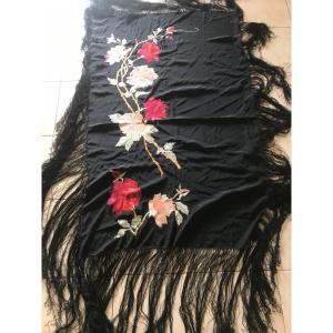 Châle En Crêpe De Soie Brodé 