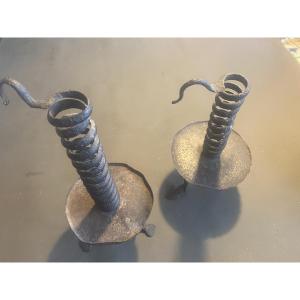 A Pair Of Wrought Iron Cellar Rails From The 18th Century, With Heart And Spade-shaped Feet