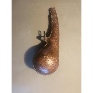 A Powder Flask Originating From Iran, It Comes To Us From The End Of The 19th Century.