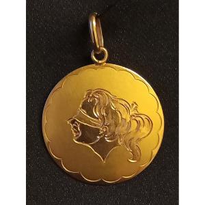 "love Is Blind" Pendant 18kt Yellow Gold