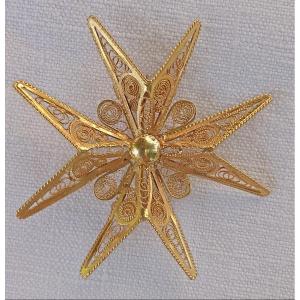 18kt Yellow Gold Filigree Maltese Cross Brooch, First Half Of The 20th Century