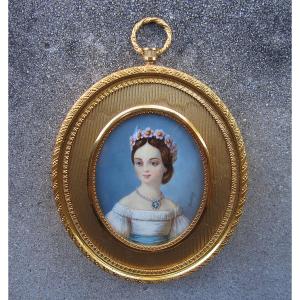 Very Beautiful Miniature On Ivory Signed Gamet Queen Victoria Of Kent With Cameo In Gilt Bronze Frame