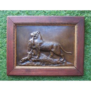Very Beautiful Bronze Plaque In Bas-relief Of A Lioness And Her Cubs Attributed To Auguste Cain (1821-1894)