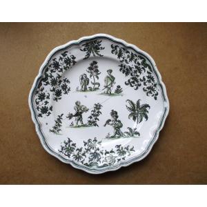 Earthenware Plate From Moustiers, 18th Century, Olérys And Laugier Factory, Reattached.