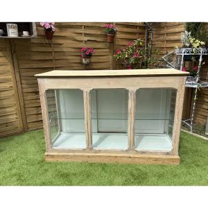 Store Glass Counter