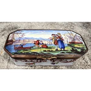 Porcelain Box With Seaside Landscape Decoration, Grand Siècle.
