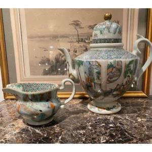 Green Family Porcelain Teapot And Milk Jug - Kangxi Period (1662-1722)