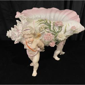 Important Porcelain Sculpture 3 Puttos Carrying A Conch.