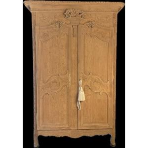 Antique Raw Wedding Wardrobe