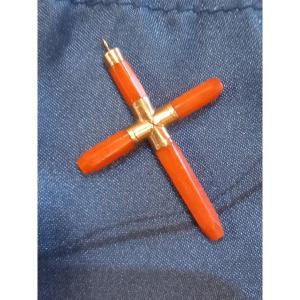 Beautiful Cross Pendant, In Gold And Coral, Early 20th Century.