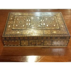 Syrian Box, Inlaid With Mother-of-pearl, Ebony And Various Precious Woods. Late 19th Century.