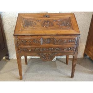 Provençal Louis XVI Slant-back Desk, Late 18th Century, In Walnut.