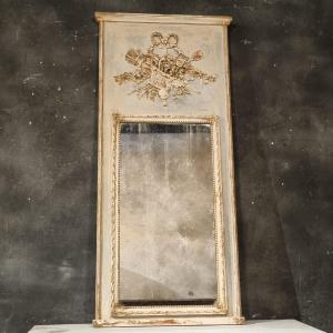 Trumeau d'Entre-deux In Carved Wood