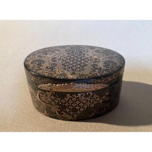 Brown Tortoiseshell Box Stitched With Gold / Naples / Circa 1740