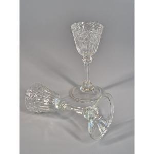 Liege, Pair Of Alveolus And Fluted Glasses, Two-button Leg - 18th Century