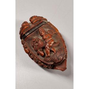 Corozo Snuffbox Decorated With A Putto On A Cornucopia, Zoomorphic Head - 19th Century