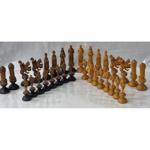 Miniature Montsalvat Chess Set In Hand-carved Wood By Anri, Italy, 8.4 Cm (3.3 Inches)