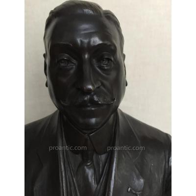 Bust En Bronze